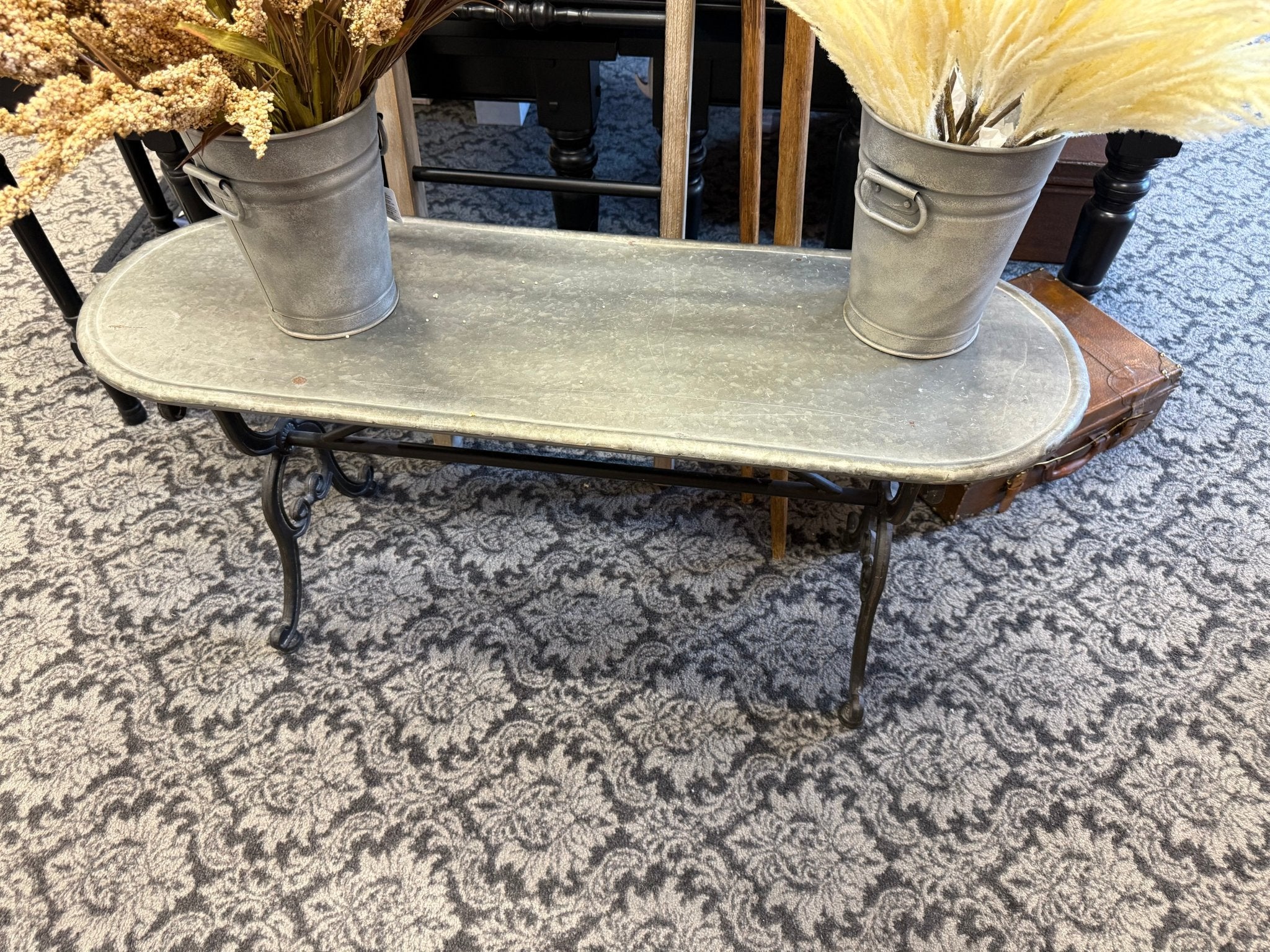 Metal Riser - Beau Kisses